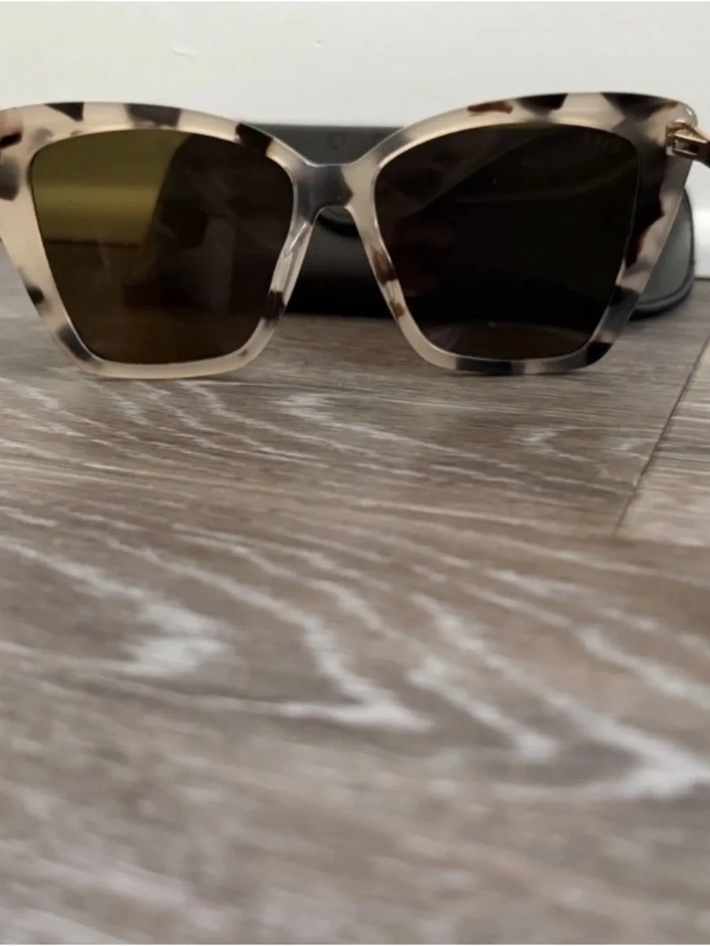 DIFF Becky II CT-PK 30 Cream Tortoiseshell Cat-Eye Sunglasses with Pink Lenses